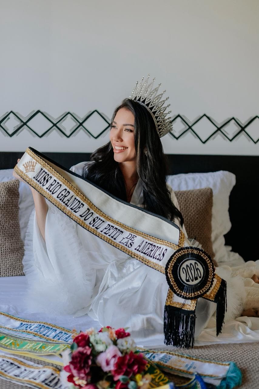 Amanda Souza com a faixa de Miss Rio Grande do Sul