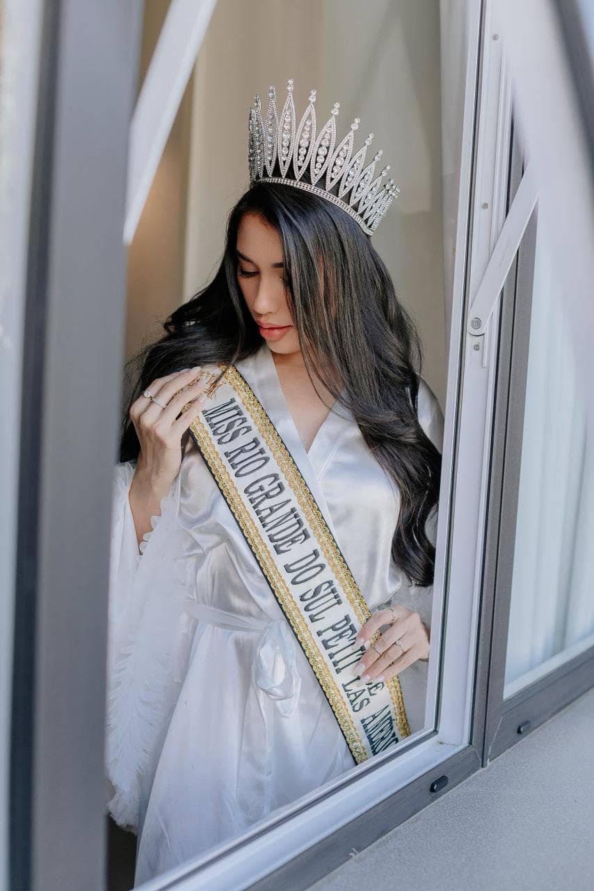 Amanda Souza com a faixa de Miss Rio Grande do Sul